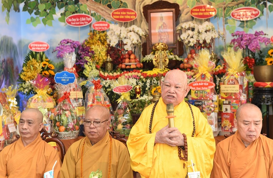 Hòa thượng Thích Tịnh Niệm ban đạo từ Hòa thượng Thích Tịnh Niệm ban đạo từ