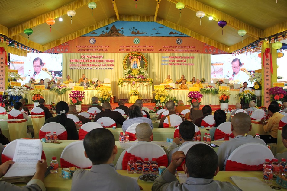 Toàn cảnh buổi trình bày tham luận Toàn cảnh buổi trình bày tham luận