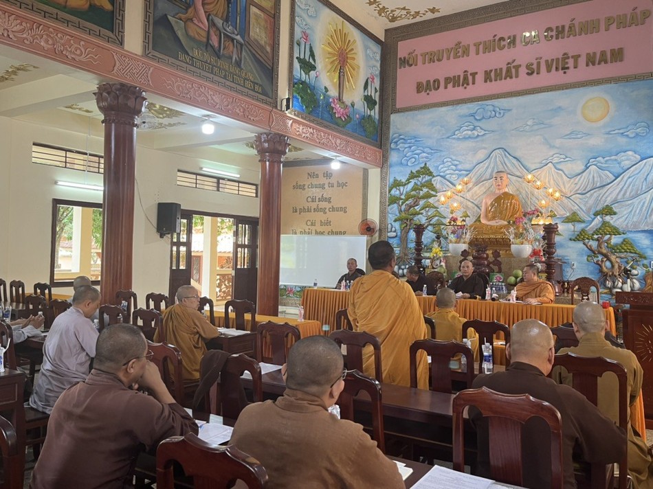 Quang cảnh phiên họp