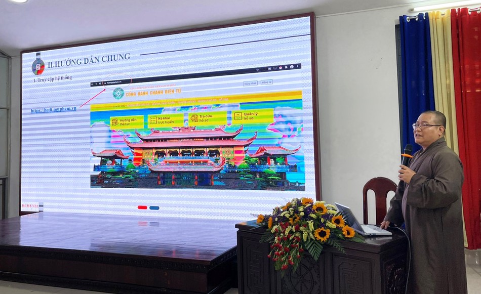 Thượng tọa Thích Hải Đạt hướng dẫn chư Tăng Ni sử dụng cổng hành chánh điện tử Phật giáo TP.HCM Thượng tọa Thích Hải Đạt hướng dẫn chư Tăng Ni sử dụng cổng hành chánh điện tử Phật giáo TP.HCM