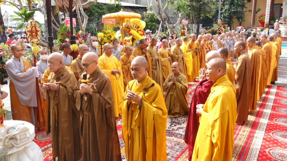 Chư tôn đức niêm hương bạch Phật Chư tôn đức niêm hương bạch Phật