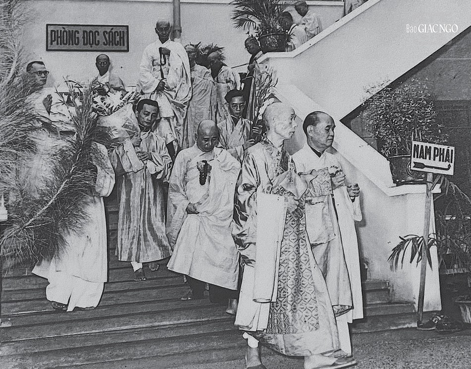 Đại lão Hòa thượng Thích Tịnh Khiết trong tang lễ Bồ-tát Thích Quảng Đức tổ chức tại chùa Xá Lợi năm 1963