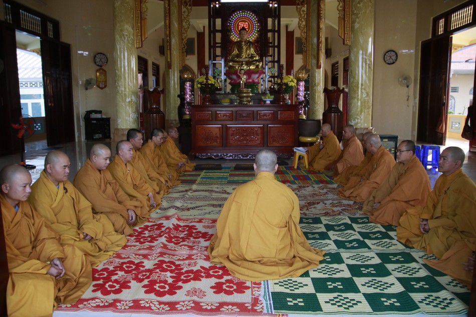 Chư tôn đức thính giới Chư tôn đức thính giới