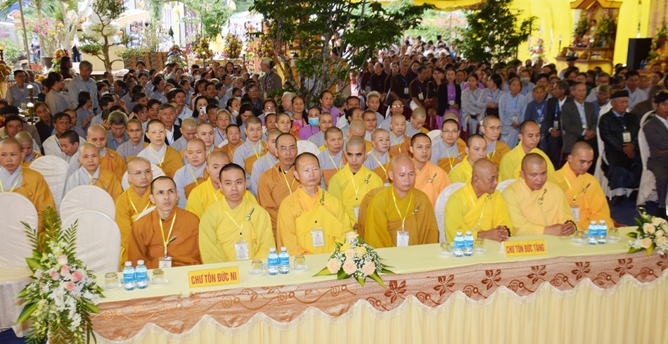 Chư Tăng Ni, Phật tử tham dự buổi lễ Chư Tăng Ni, Phật tử tham dự buổi lễ