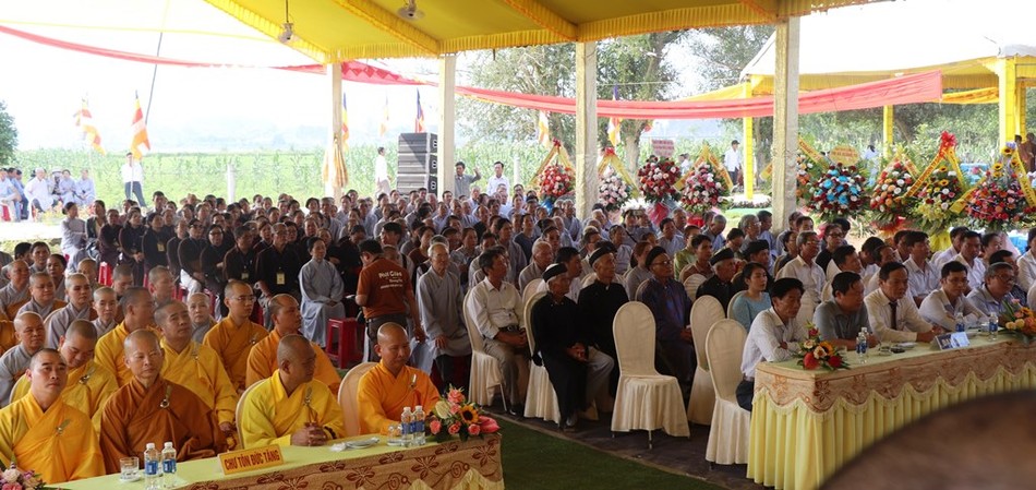 Chư Tăng Ni, đại biểu và Phật tử tham dự Chư Tăng Ni, đại biểu và Phật tử tham dự