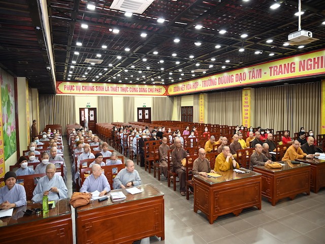 Chư tôn đức Tăng Ni, đại biểu và Phật tử tham dự hội nghị Chư tôn đức Tăng Ni, đại biểu và Phật tử tham dự hội nghị