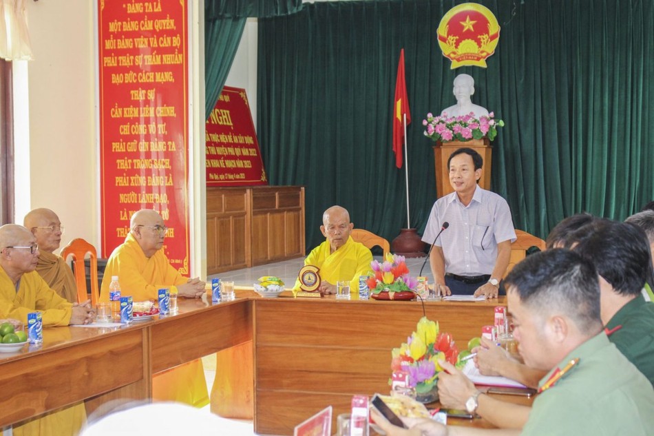 Gặp gỡ, thăm hỏi lãnh đạo H.Phú Quý Gặp gỡ, thăm hỏi lãnh đạo H.Phú Quý