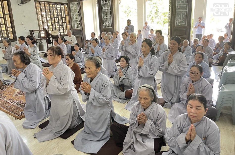 Đông đảo Phật tử về dự lễ tưởng niệm