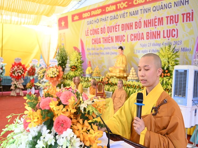 Đại đức Thích Minh Thịnh, tân trụ trì chùa Thiên Mục dâng lời phát nguyện Đại đức Thích Minh Thịnh, tân trụ trì chùa Thiên Mục dâng lời phát nguyện