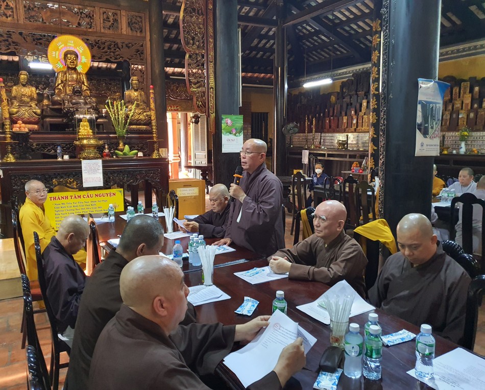 Thượng tọa Thích Đạt Đức phát biểu khai mạc phiên họp