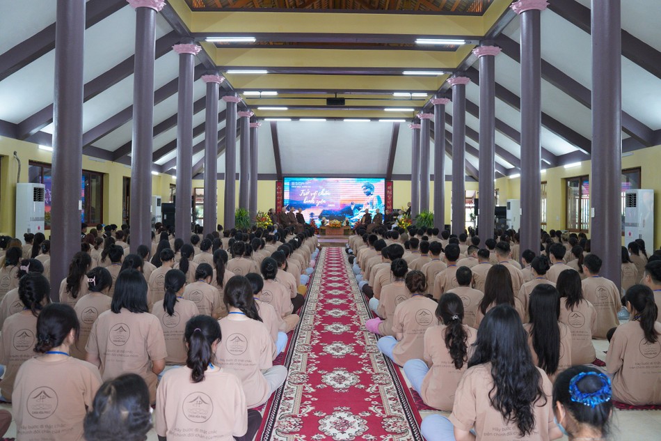 Gần 300 học sinh, sinh viên tham dự khóa tu Gần 300 học sinh, sinh viên tham dự khóa tu