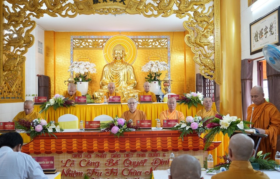 Thượng tọa Thích Giác Nhuận phát biểu khai mạc Thượng tọa Thích Giác Nhuận phát biểu khai mạc