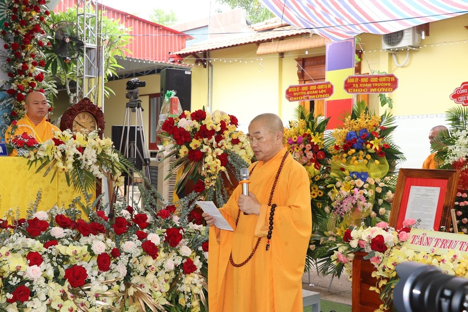 Thượng tọa Thích Chánh Huệ sách tấn Đại đức tân trụ trì Thượng tọa Thích Chánh Huệ sách tấn Đại đức tân trụ trì