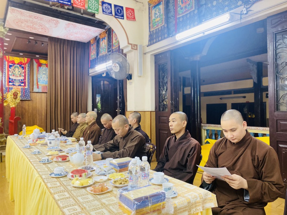 Chư Tăng tham dự phiên họp