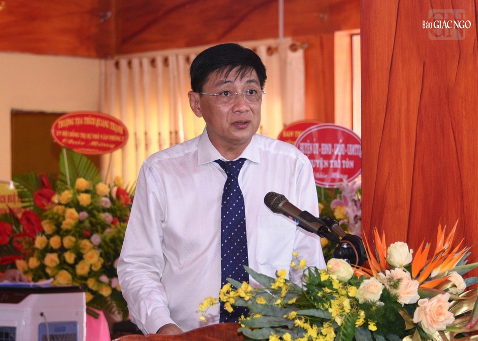 Ông Nguyễn Phú phát biểu chào mừng Ông Nguyễn Phú phát biểu chào mừng