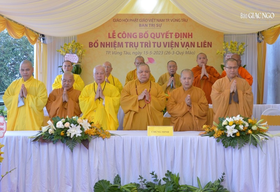 Chư tôn đức chứng minh buổi lễ