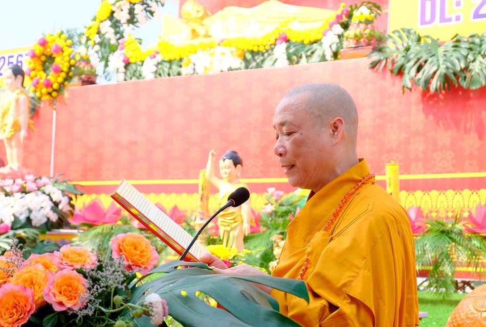 Hòa thượng Thích Bảo Nghiêm đọc Diễn văn Phật đản Phật lịch 2567 của Hòa thượng Chủ tịch Hội đồng Trị sự