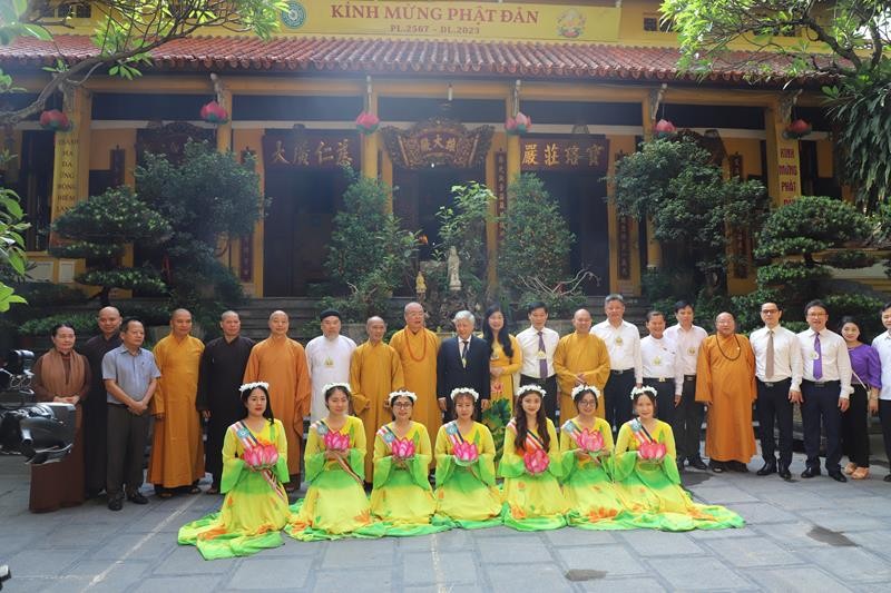 Phái đoàn chụp ảnh lưu niệm tại chùa Quán Sứ (TP.Hà Nội) Phái đoàn chụp ảnh lưu niệm tại chùa Quán Sứ (TP.Hà Nội)