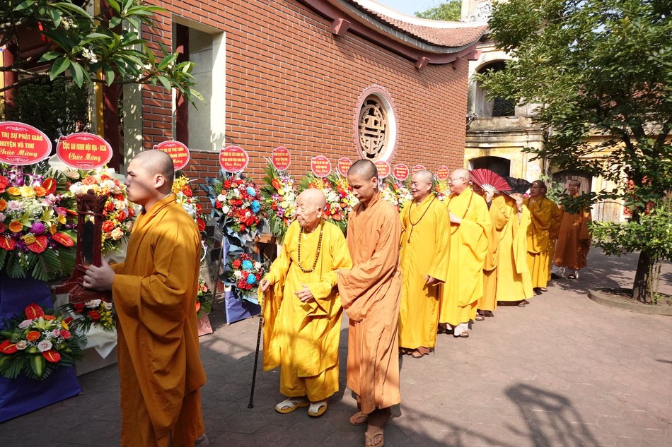 Cung thỉnh chư tôn giáo phẩm quang lâm