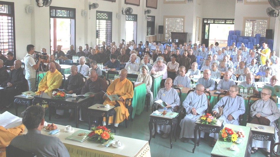 Tăng Ni, Phật tử và quý vị nhân sĩ tri thức tham dự buổi tọa đàm