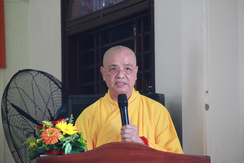 Hòa thượng Thích Huệ Phước báo cáo đề dẫn