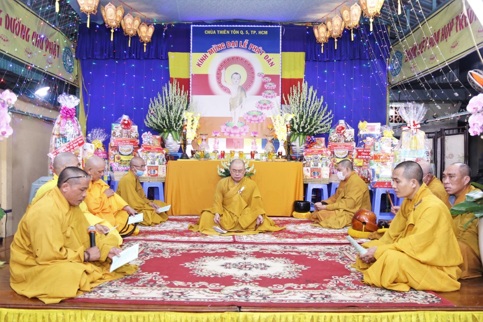 Chư Tăng đồng tụng bài kệ Tắm Phật Chư Tăng đồng tụng bài kệ Tắm Phật