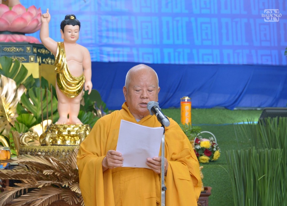 Hòa thượng Thích Thiện Minh tuyên đọc Thông điệp Đại lễ Phật đản Phật lịch 2567 của Đức Pháp chủ GHPGVN