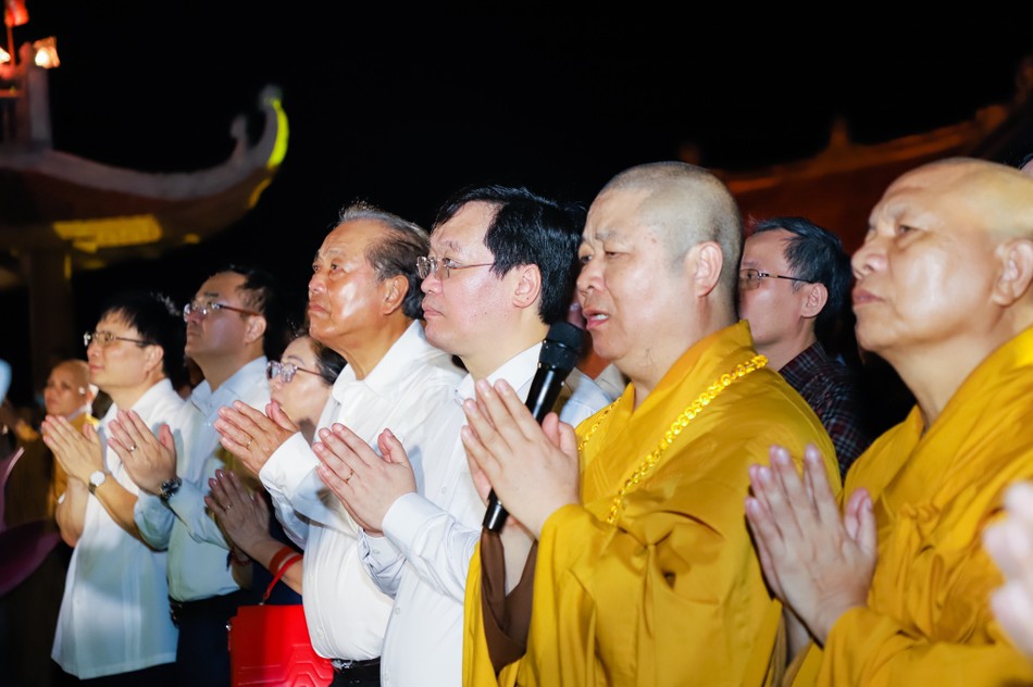 Nhất tâm cầu nguyện thế giới hòa bình, chúng sanh an lạc