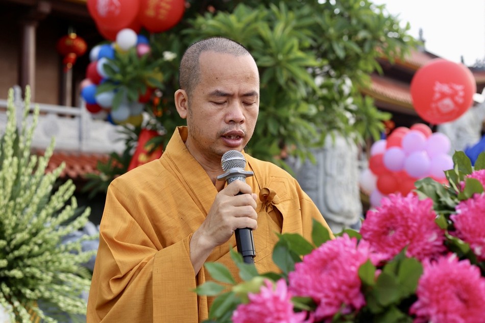 Thượng tọa Thích Thanh Lâm cung tuyên Thông điệp Đại lễ Phật đản Phật lịch 2567 của Đức Pháp chủ GHPGVN