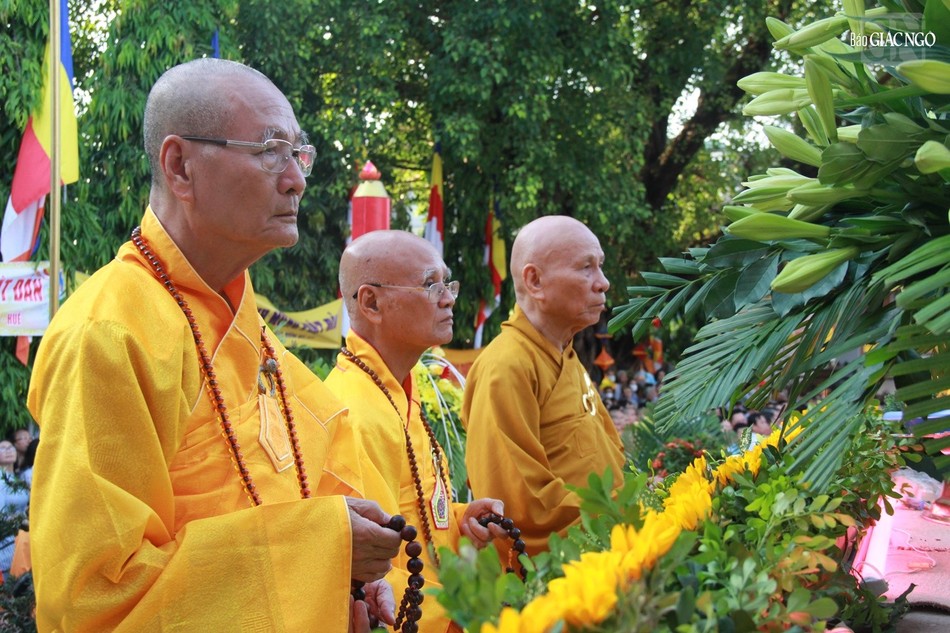 Chư tôn giáo phẩm chứng minh