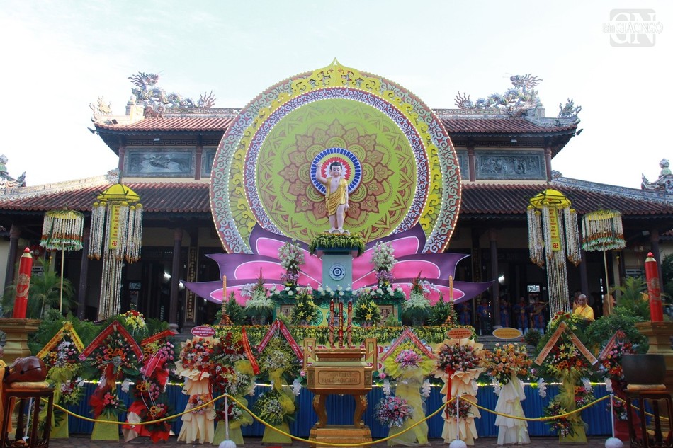 Lễ đài chính tại tổ đình Từ Đàm