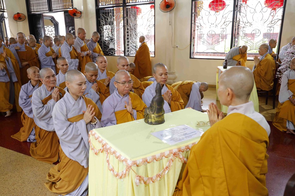 Chư Ni tuần tự theo hạ lạp tác pháp an cư Chư Ni tuần tự theo hạ lạp tác pháp an cư
