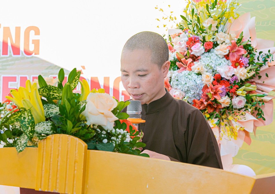 Sư cô Thích Đàm Ngoan phát biểu khai mạc