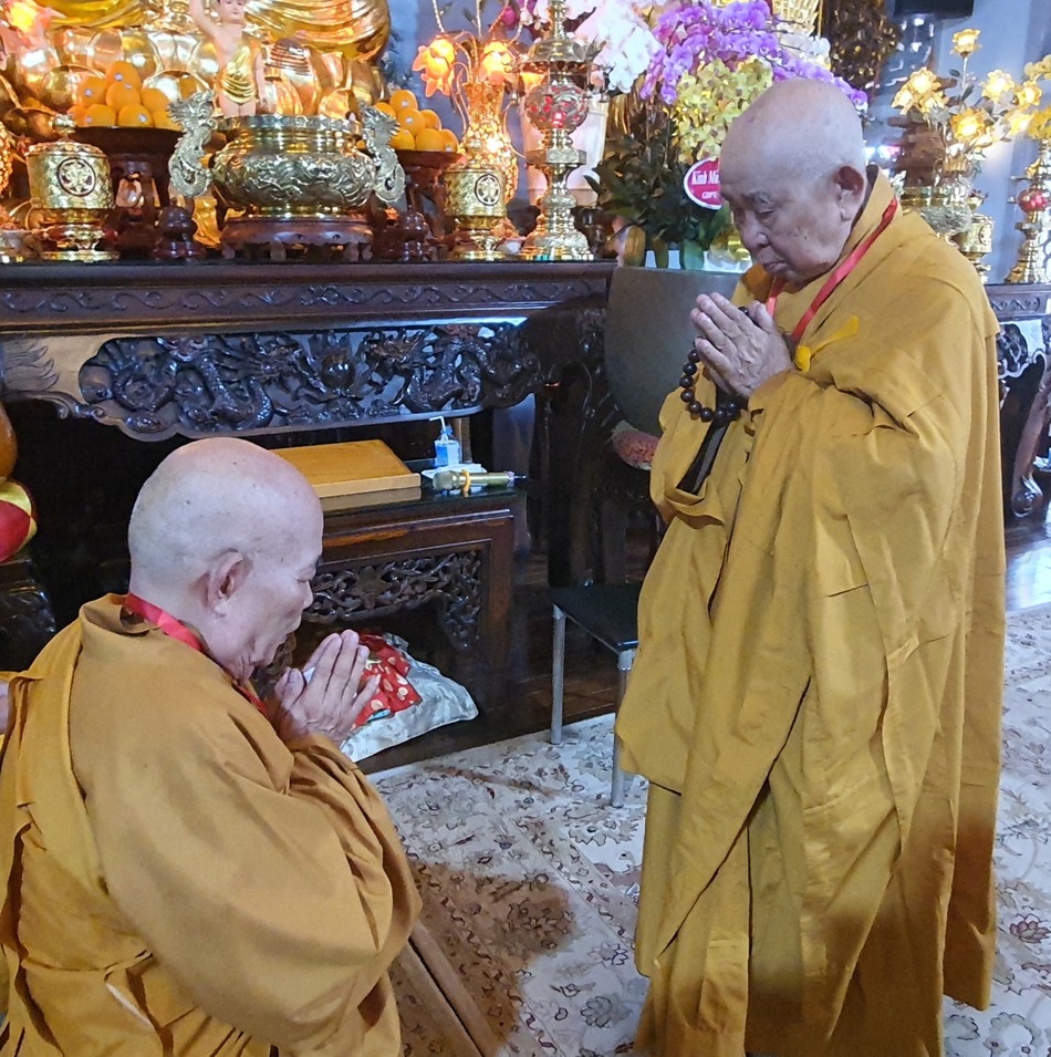 Nhị vị Hòa thượng đối thú an cư