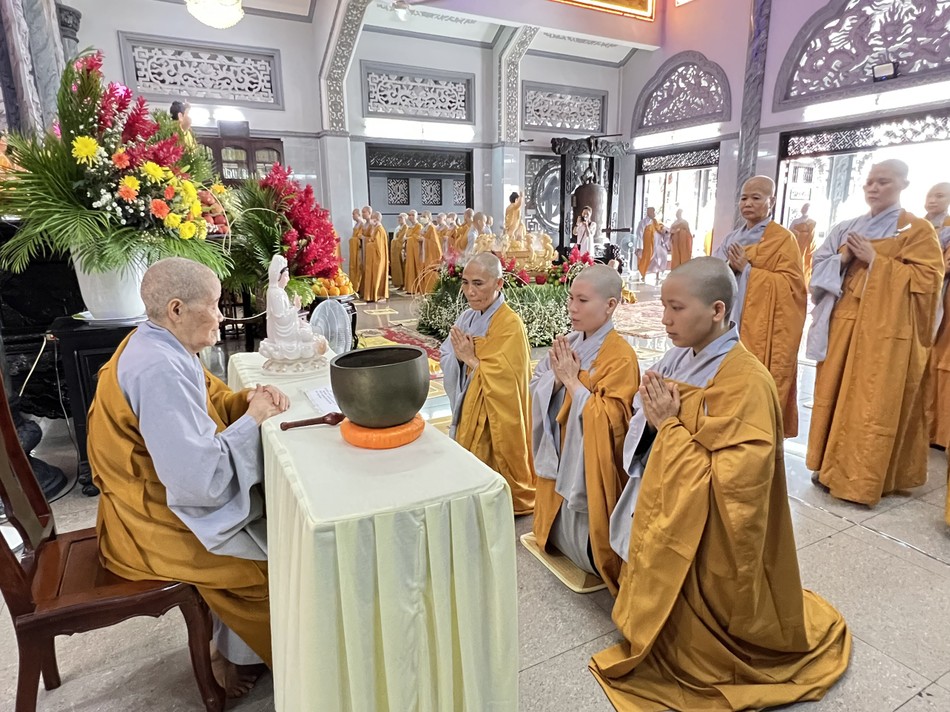 Chư hành giả tại tổ đình Kim Sơn tác pháp an cư Chư hành giả tại tổ đình Kim Sơn tác pháp an cư