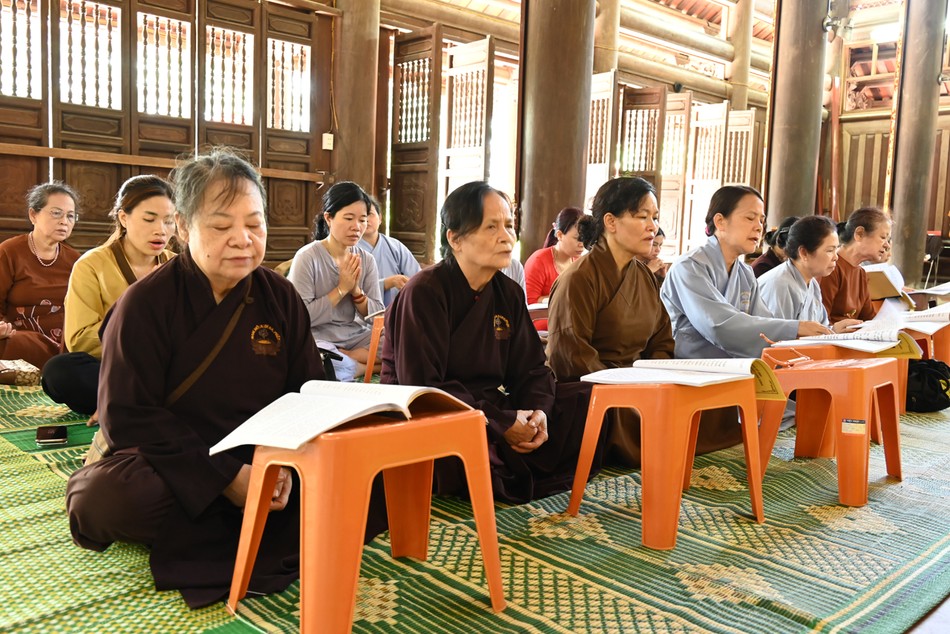 Phật tử tham dự buổi lễ