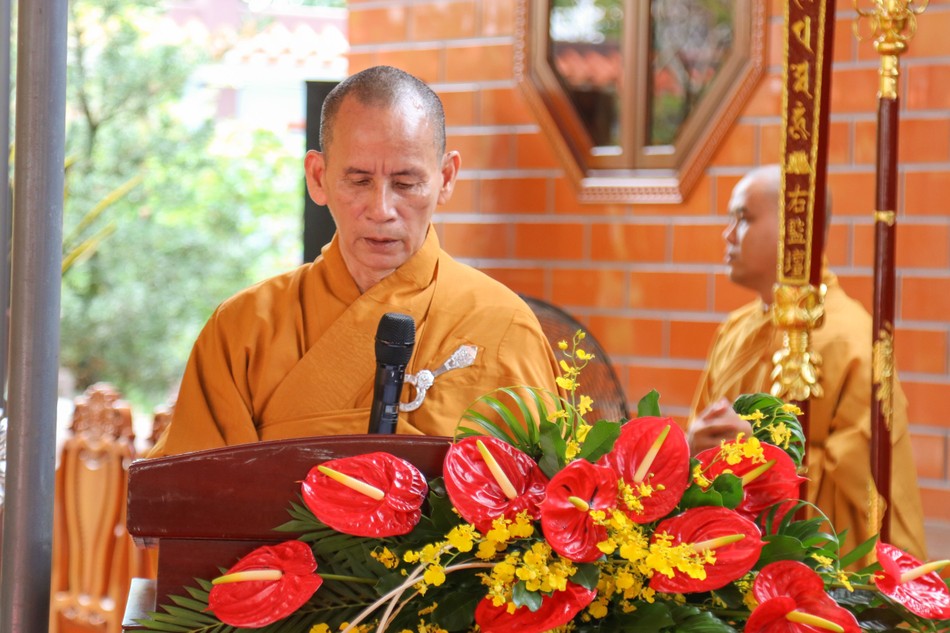 Hòa thượng Thích Thiện Thống, Phó Chủ tịch Hội đồng Trị sự, Trưởng ban Trị sự GHPGVN tỉnh An Giang, Trưởng ban Tổ chức khóa An cư kiết hạ phát biểu khai mạc Hòa thượng Thích Thiện Thống, Phó Chủ tịch Hội đồng Trị sự, Trưởng ban Trị sự GHPGVN tỉnh An Giang, Trưởng ban Tổ chức khóa An cư kiết hạ phát biểu khai mạc