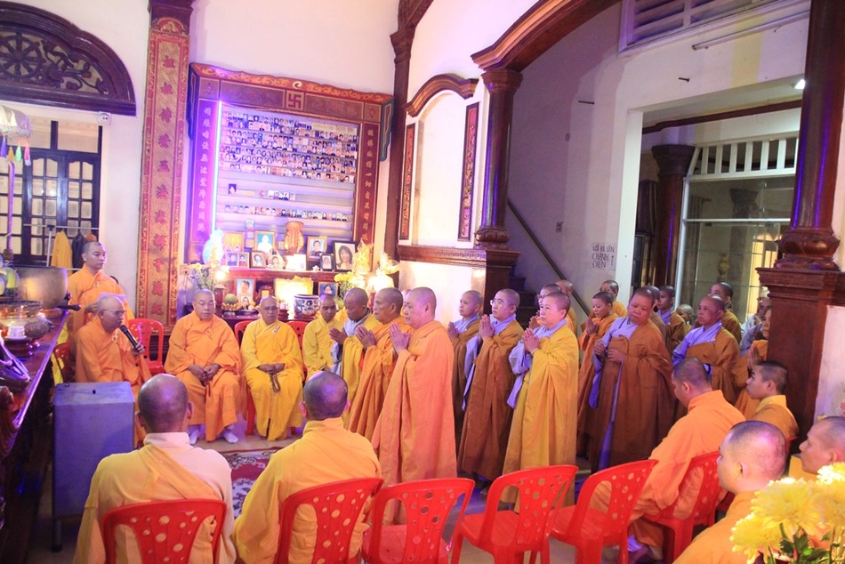 Chư Ni tác bạch cầu giáo giới thọ an cư Chư Ni tác bạch cầu giáo giới thọ an cư