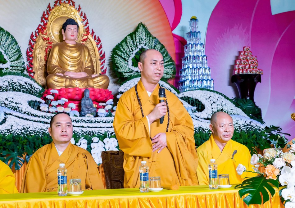 Thượng tọa Thích Tâm Minh sách tấn chư hành giả an cư