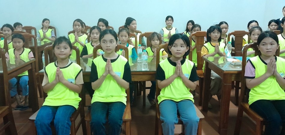 Các tu sinh tại chùa An Thái tham gia sinh hoạt, thảo luận nhóm Các tu sinh tại chùa An Thái tham gia sinh hoạt, thảo luận nhóm