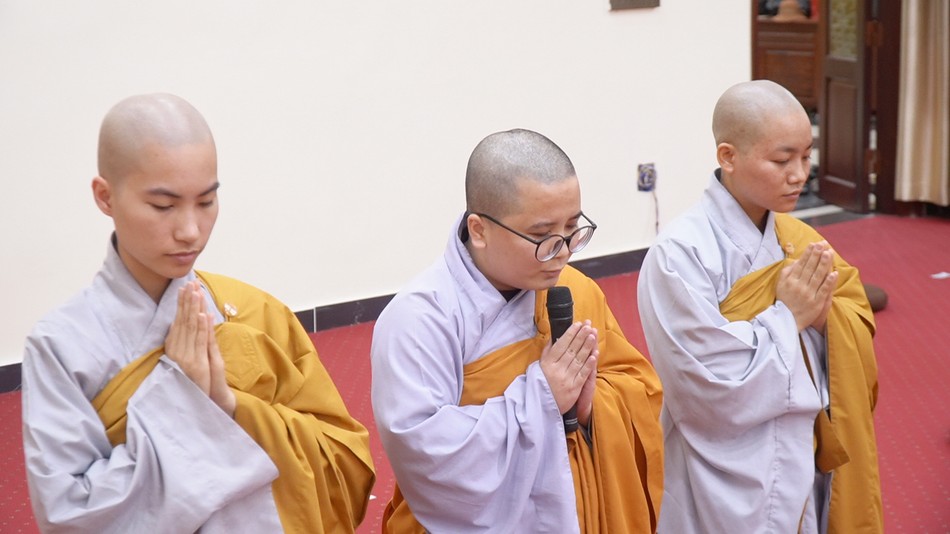 Chư Ni đến Đại Tăng cầu giáo giới Chư Ni đến Đại Tăng cầu giáo giới