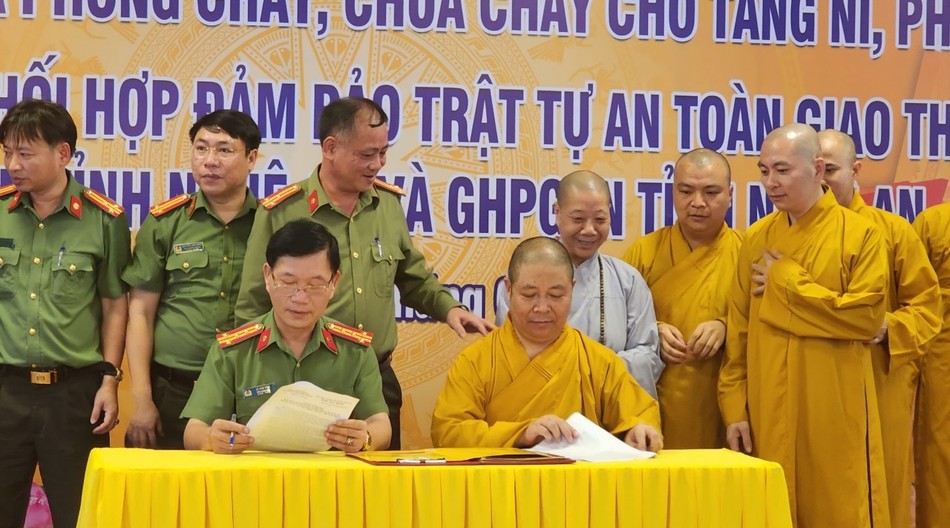 Ký kết chương trình quy chế phối hợp đảm bảo trật tự an toàn giao thông giữa Ban Trị sự với Công an tỉnh Nghệ An Ký kết chương trình quy chế phối hợp đảm bảo trật tự an toàn giao thông giữa Ban Trị sự với Công an tỉnh Nghệ An