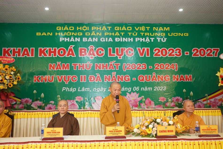 Hòa thượng Thích Từ Nghiêm sách tấn các huynh trưởng