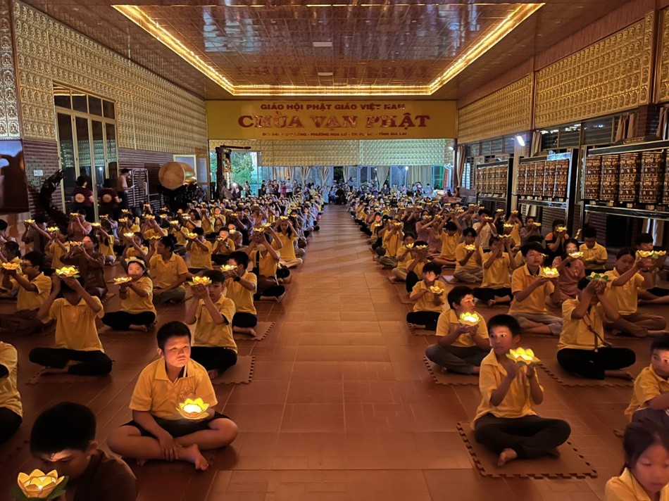 Thắp nến tri ân cha mẹ Thắp nến tri ân cha mẹ