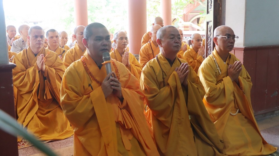 Chư Tăng Ni hành giả tác bạch cầu thỉnh Truởng lão Hòa thượng đương vi ngôi Đường chủ Chư Tăng Ni hành giả tác bạch cầu thỉnh Truởng lão Hòa thượng đương vi ngôi Đường chủ