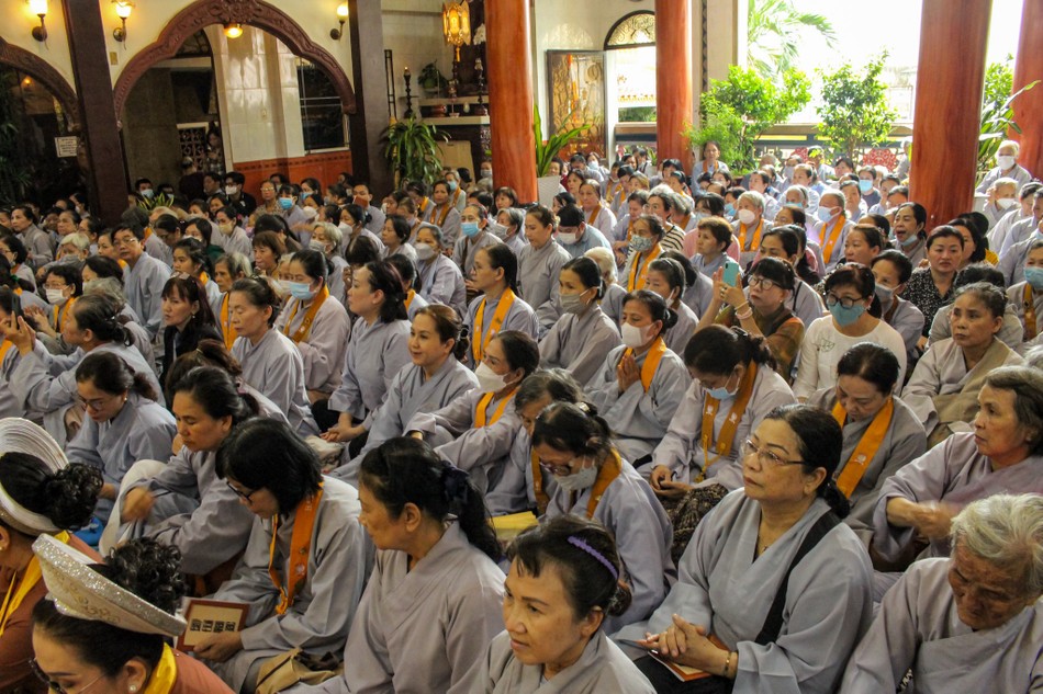 Đông đảo Phật tử về dự lễ Đông đảo Phật tử về dự lễ