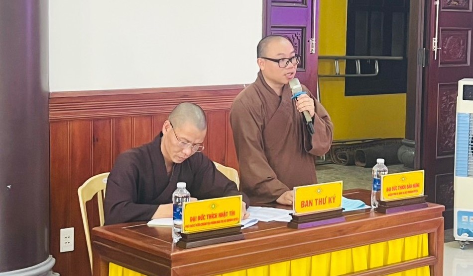 Đại đức Thích Bảo Hưng báo cáo sơ kết Đại đức Thích Bảo Hưng báo cáo sơ kết