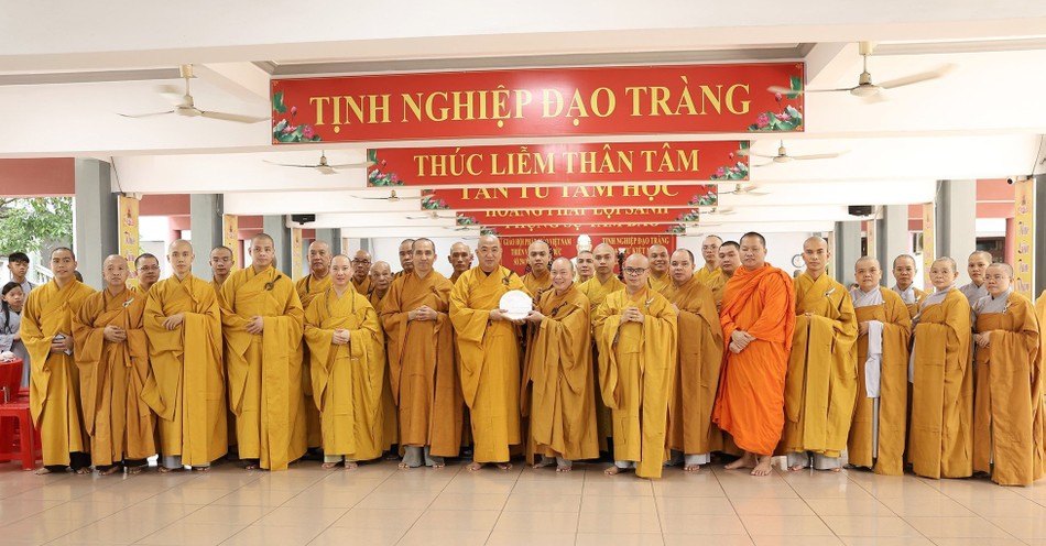 Tại thiền viện Quảng Đức Tại thiền viện Quảng Đức