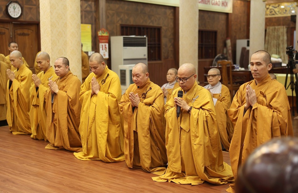 Đại đức Thích Thiện Châu dâng lời tác bạch cúng dường Đại đức Thích Thiện Châu dâng lời tác bạch cúng dường