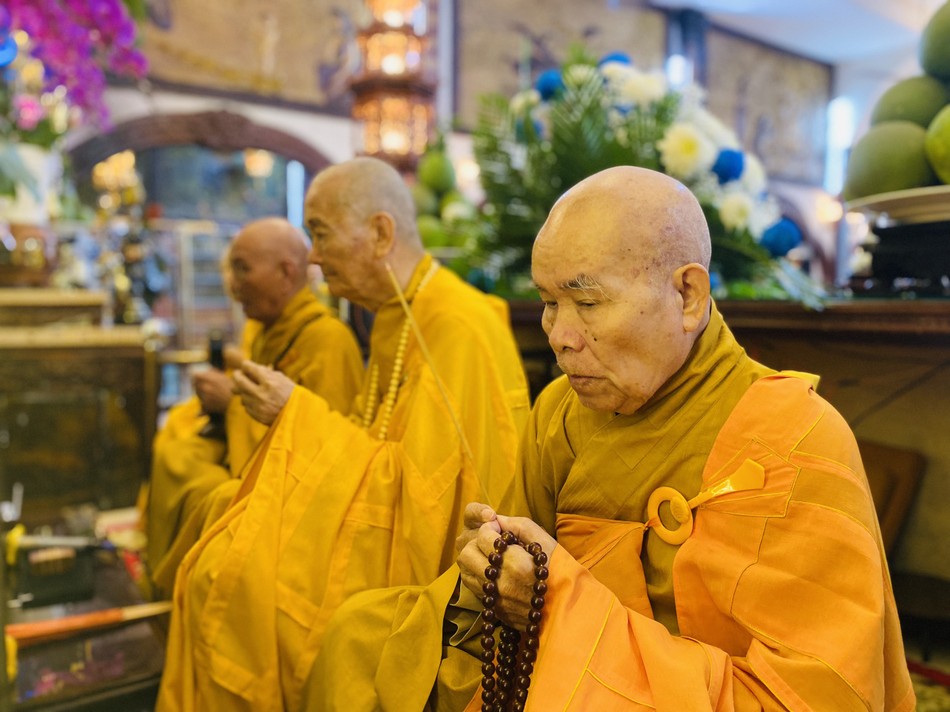 Chư tôn giáo phẩm niêm hương Chư tôn giáo phẩm niêm hương